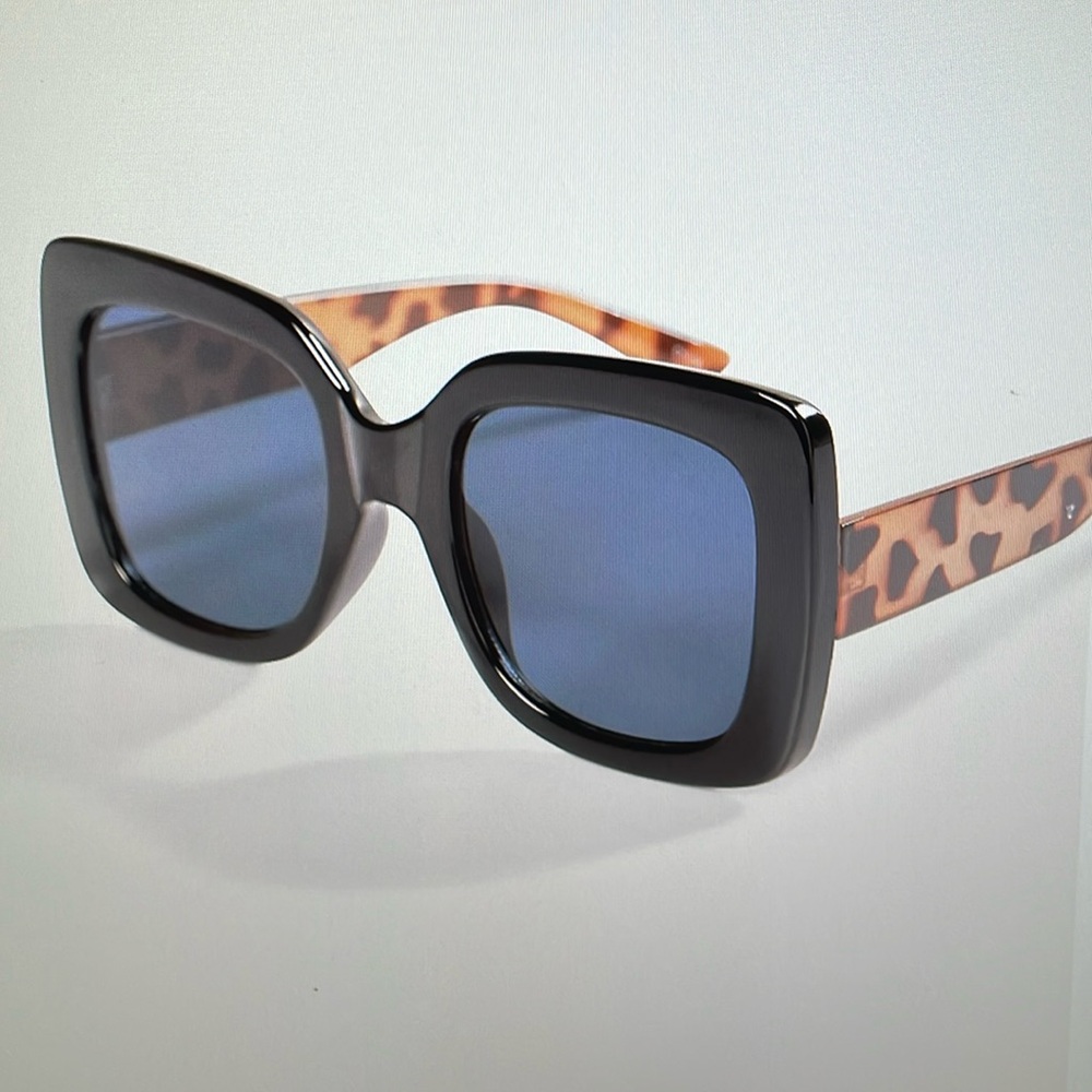 Lane Bryant Oversized Sunglasses and Dust Bag NWT